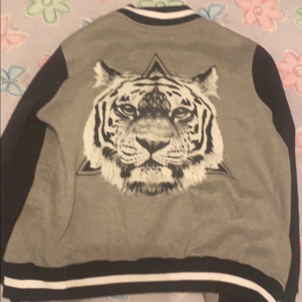 White tiger button up polyester